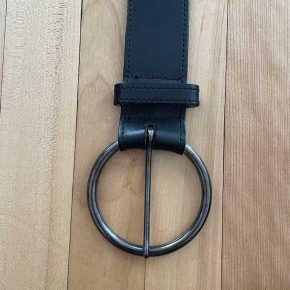 Kudos Black Leather Belt with Minimalist Round Buckle - Made in Canada - 70/28 - Picture 7 of 13